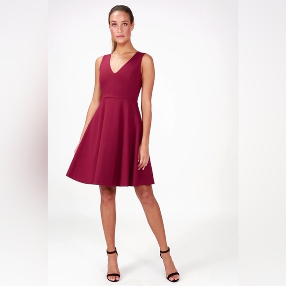 NWT Lulus Hello World Dress in Burgundy size small - Picture 1 of 11
